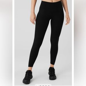 Alosoft high waist 7/8 leggings in xs black NWT